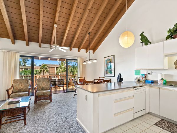 Kihei Vacation Condo Two Bedroom Walk to Beach