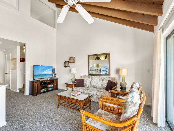 Kihei Vacation Condo Two Bedroom Walk to Beach