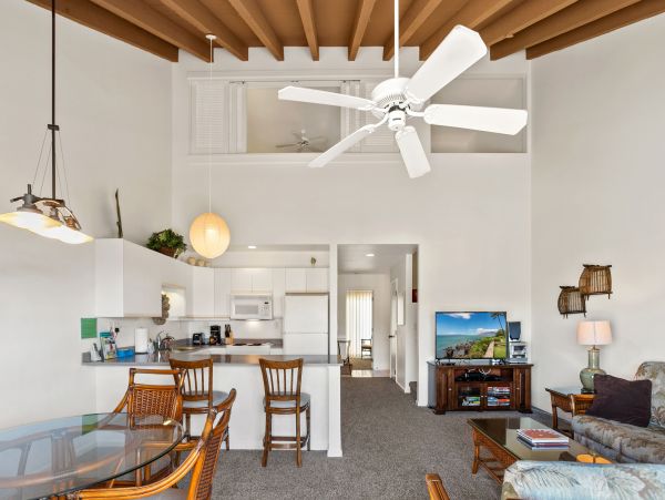 Kihei Vacation Condo Two Bedroom Walk to Beach