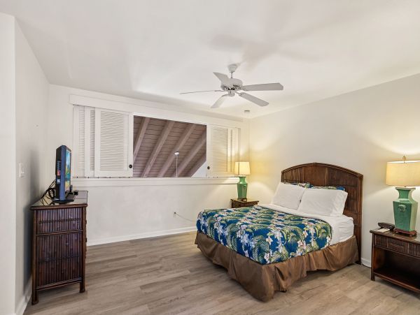Kihei Vacation Condo Two Bedroom Walk to Beach