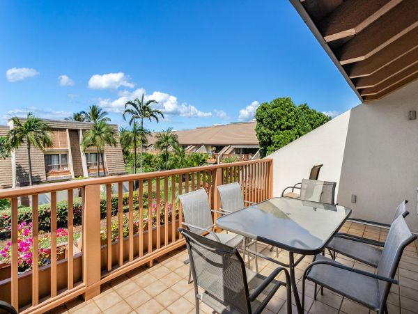 Kihei Vacation Condo Two Bedroom Walk to Beach