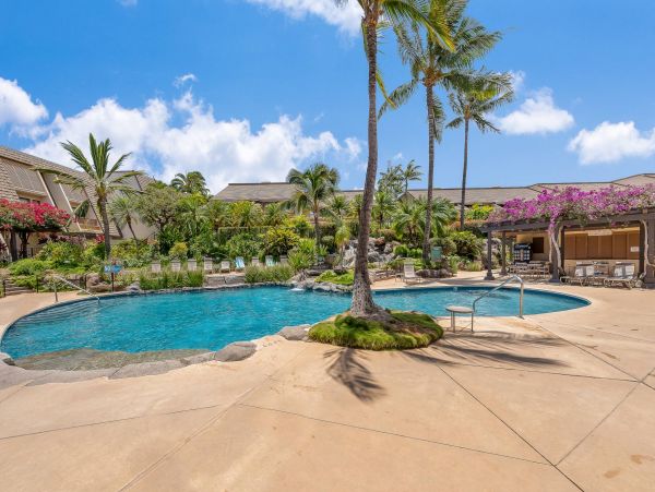Kihei Vacation Condo Two Bedroom Walk to Beach