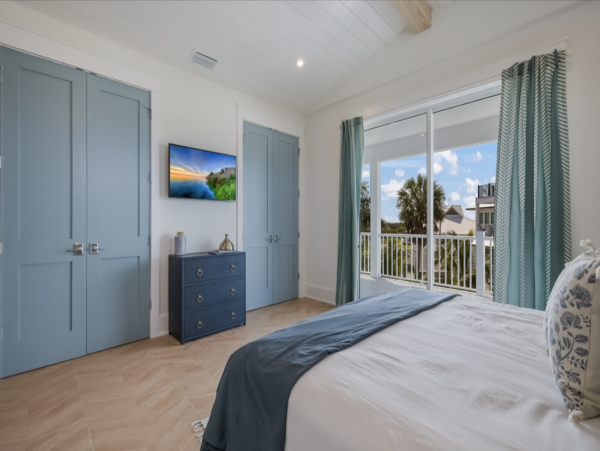 Spacious Luxury Contemporary Condo