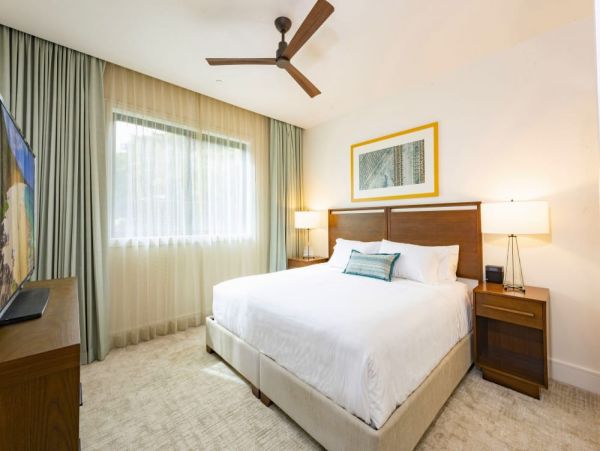 Spacious Luxury Contemporary Condo