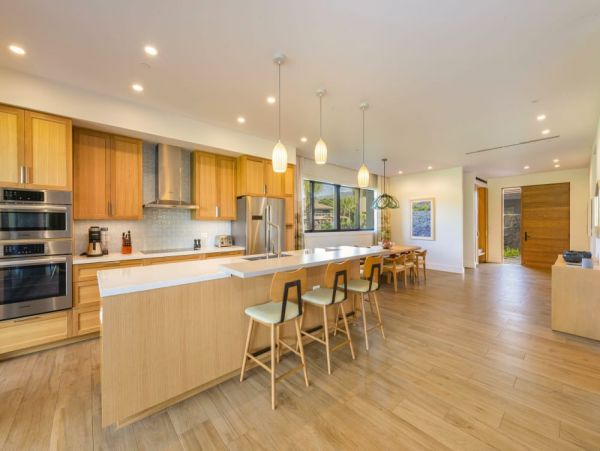 Spacious Luxury Contemporary Condo