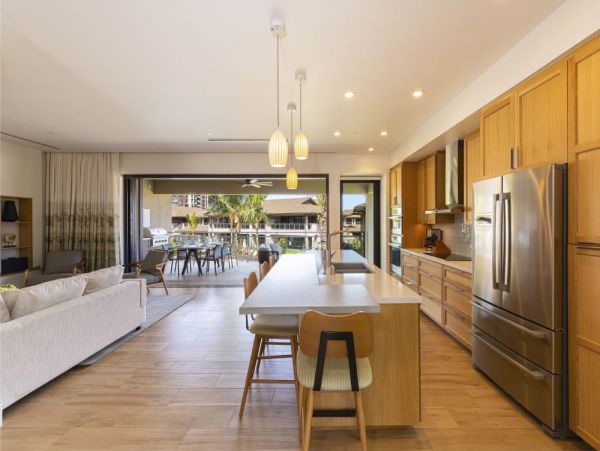 Spacious Luxury Contemporary Condo