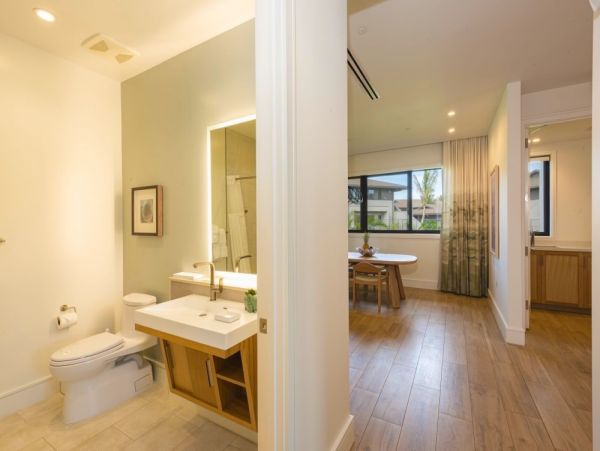 Spacious Luxury Contemporary Condo