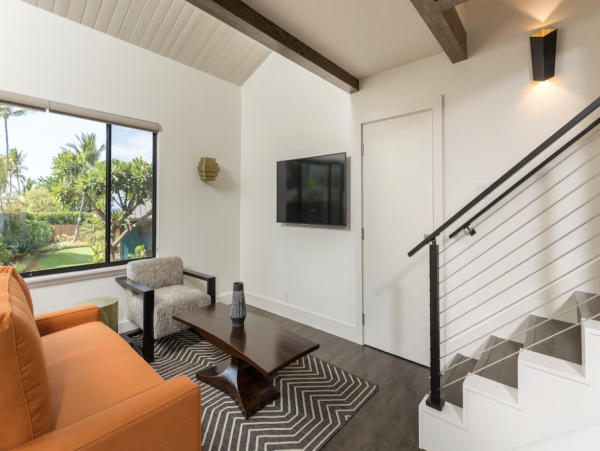 Penthouse Residence Steps to Beach