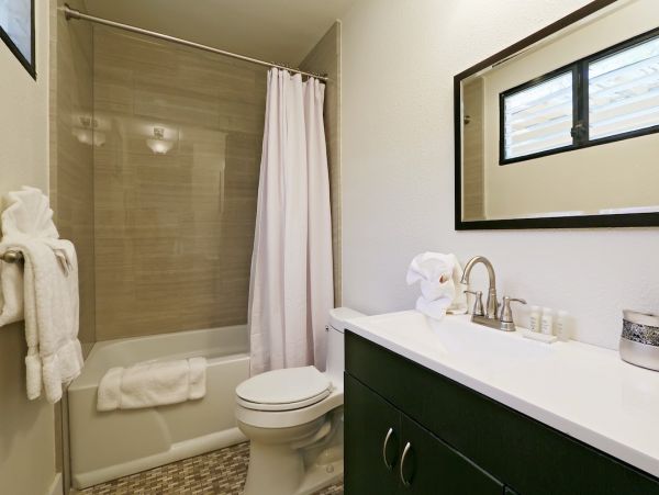 Three Luxurious Suites with 6 Bedrooms & Great Location