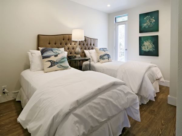Three Luxurious Suites with 6 Bedrooms & Great Location