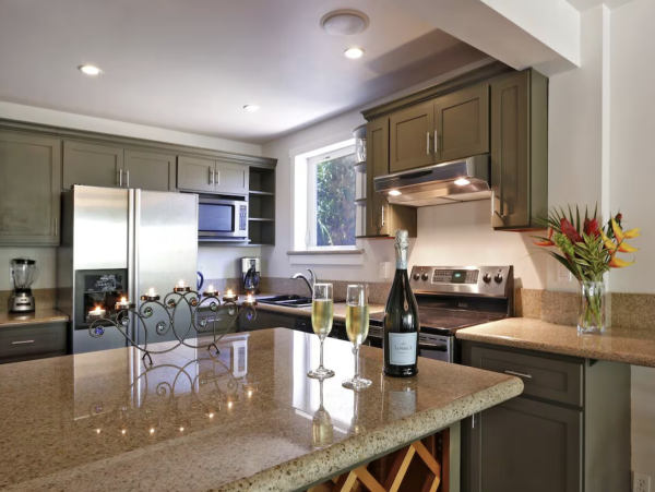 Gorgeous 4 Bedroom Rental in Kihei  Beach Just Across Street!
