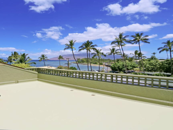 Gorgeous 4 Bedroom Rental in Kihei  Beach Just Across Street!