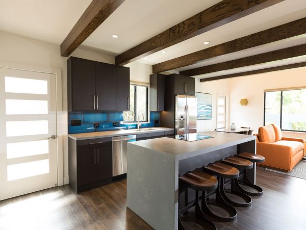6 Bedroom Duplex Penthouse, Walk to Beach