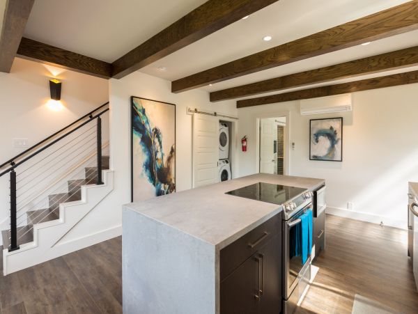 6 Bedroom Duplex Penthouse, Walk to Beach