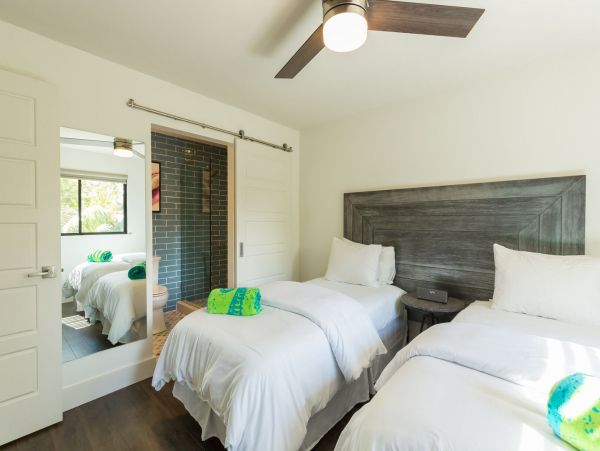 6 Bedroom Duplex Penthouse, Walk to Beach