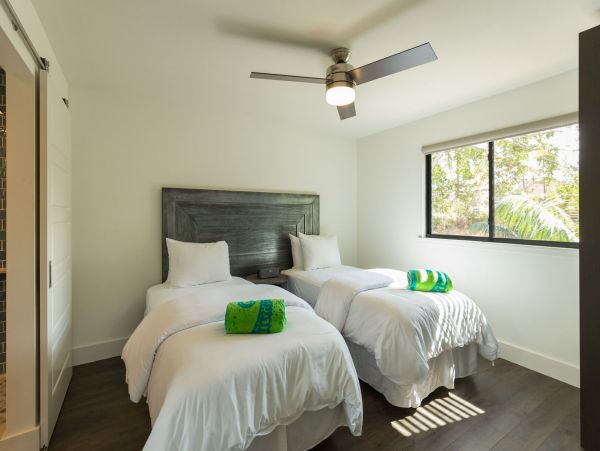 6 Bedroom Duplex Penthouse, Walk to Beach
