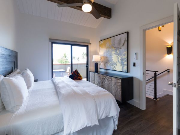 6 Bedroom Duplex Penthouse, Walk to Beach