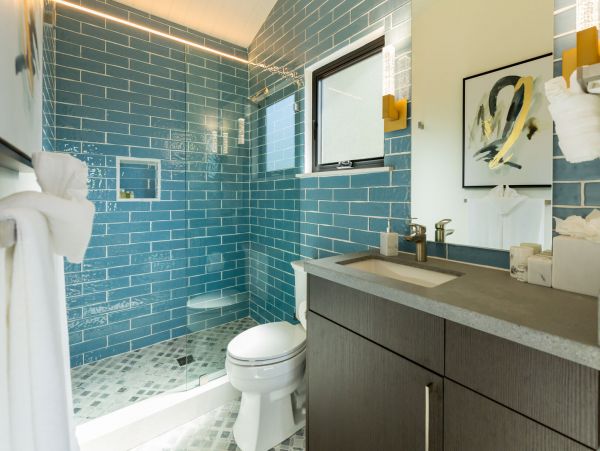 6 Bedroom Duplex Penthouse, Walk to Beach