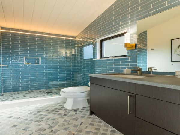 6 Bedroom Duplex Penthouse, Walk to Beach