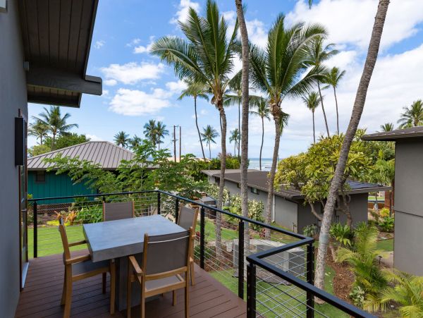 6 Bedroom Duplex Penthouse, Walk to Beach