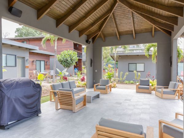 6 Bedroom Duplex Penthouse, Walk to Beach