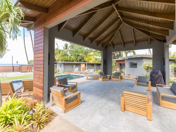 6 Bedroom Duplex Penthouse, Walk to Beach