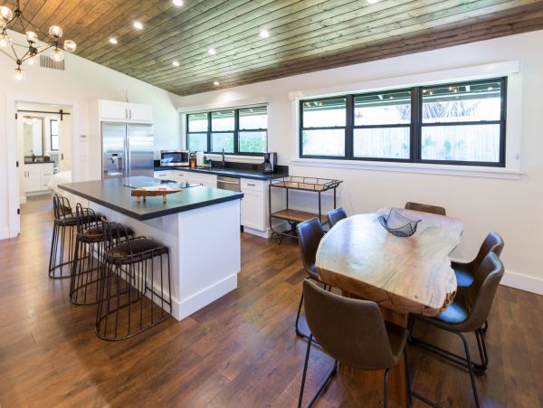 Villa Estate Upscale Oceanfront  Vacation Estate Maui  9- 13 Private Villas