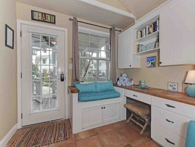 Anna Maria Rental  Sleeps Six with Pool West of Gulf Drive