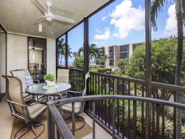 Three Bedroom Beach Condo in Sanibel Sleeps 6 Guests