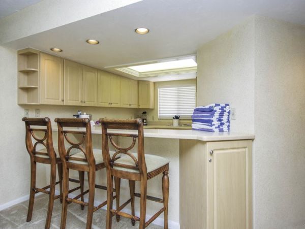 Three Bedroom Beach Condo in Sanibel Sleeps 6 Guests