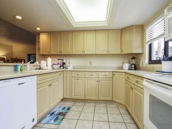 Three Bedroom Beach Condo in Sanibel Sleeps 6 Guests
