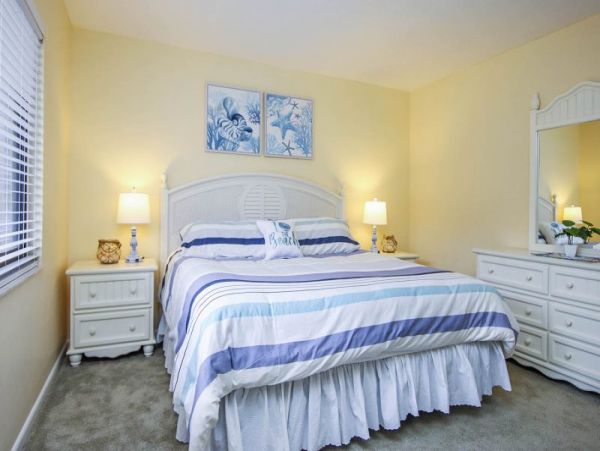 Three Bedroom Beach Condo in Sanibel Sleeps 6 Guests