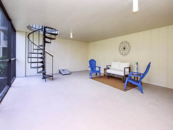 Three Bedroom Beach Condo in Sanibel Sleeps 6 Guests