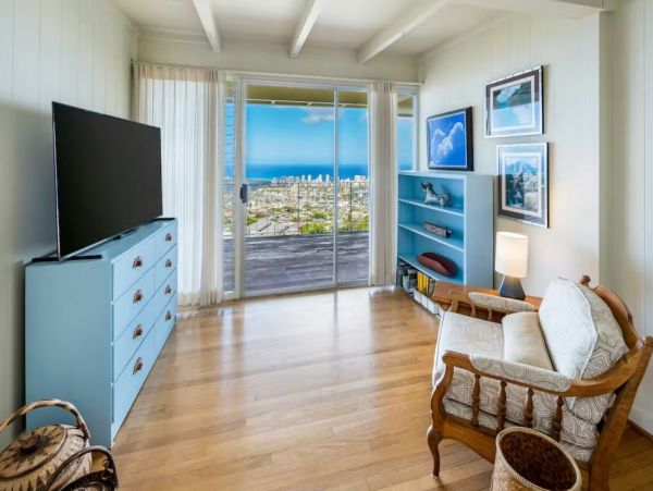 Three Bedroom Vacation Condo with Amazing Views in Honolulu