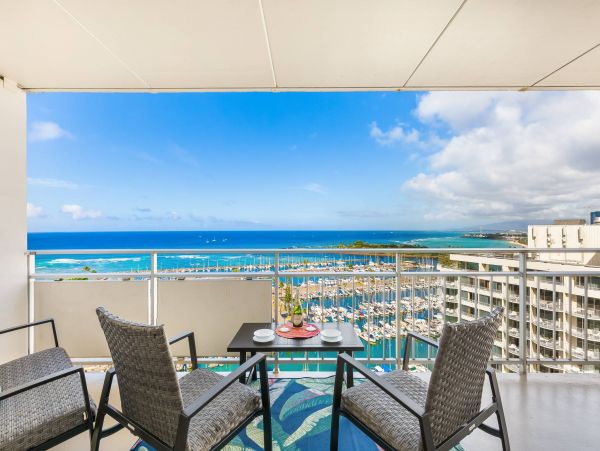 Gorgeous Ocean 2 Bedroom - 19th Floor