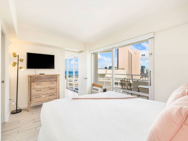 Gorgeous Ocean 2 Bedroom - 19th Floor
