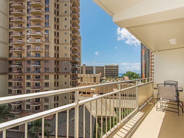 WAIKIKI 2 BEDROOM