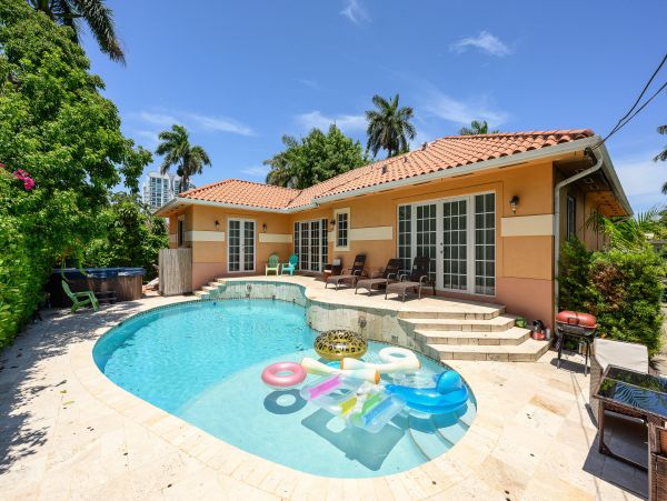Beautiful North Bay Village Vacation Home Five Bedroom