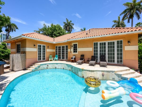 Beautiful North Bay Village Vacation Home Five Bedroom