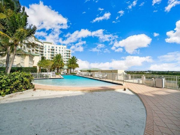 Boynton Beach Condo 1025630