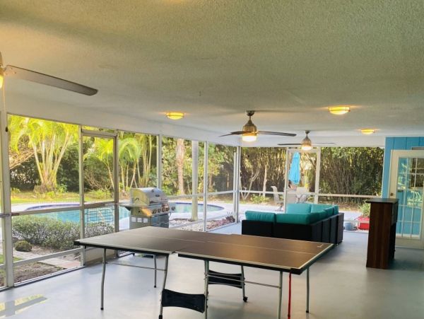 Value Priced Sleeps Eight Pool, BBQ Fun in the Sun!
