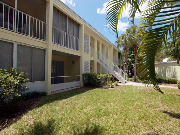 Minutes From Pristine Beaches and Lagoon Views