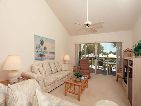 Minutes From Pristine Beaches and Lagoon Views
