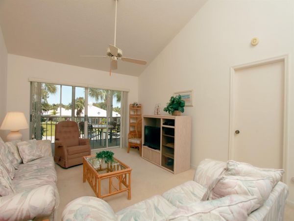 Minutes From Pristine Beaches and Lagoon Views