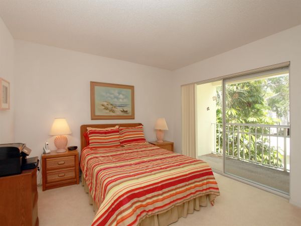 Minutes From Pristine Beaches and Lagoon Views