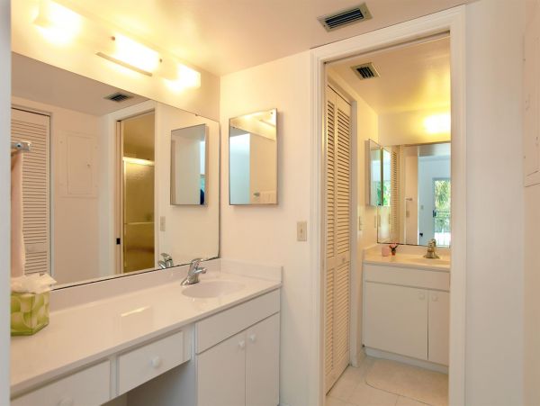 Minutes From Pristine Beaches and Lagoon Views