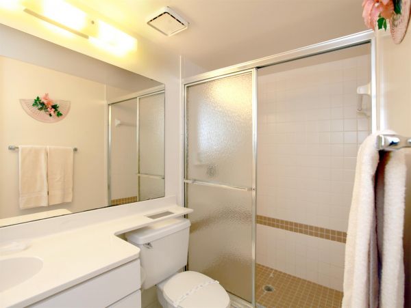 Minutes From Pristine Beaches and Lagoon Views