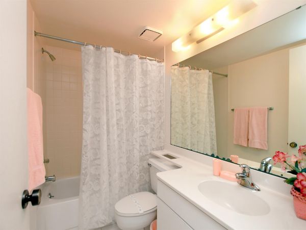 Minutes From Pristine Beaches and Lagoon Views