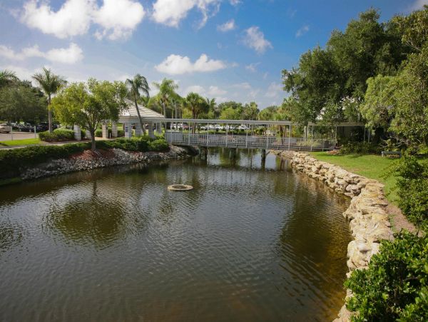 Minutes From Pristine Beaches and Lagoon Views