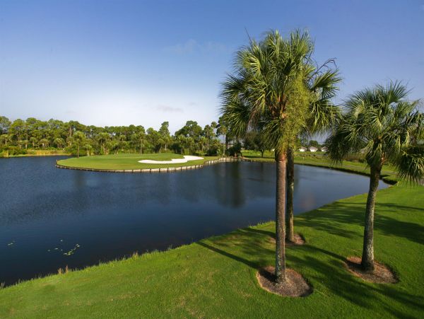 Minutes From Pristine Beaches and Lagoon Views